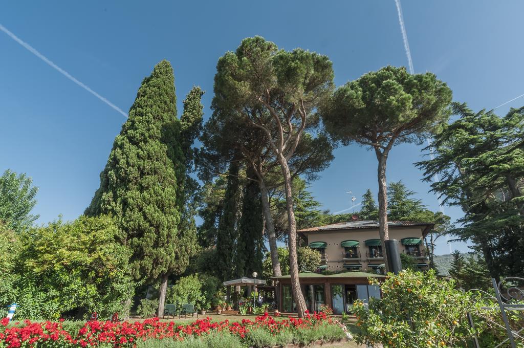 Hotel Kursaal Passignano sul Trasimeno Exterior photo