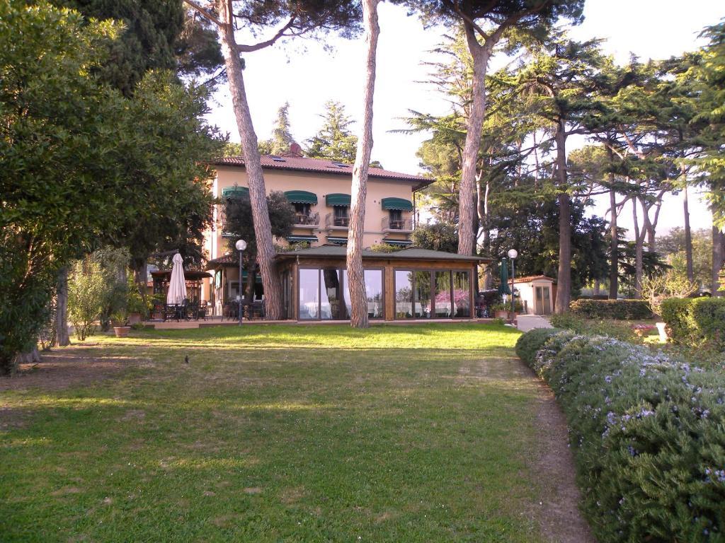 Hotel Kursaal Passignano sul Trasimeno Exterior photo